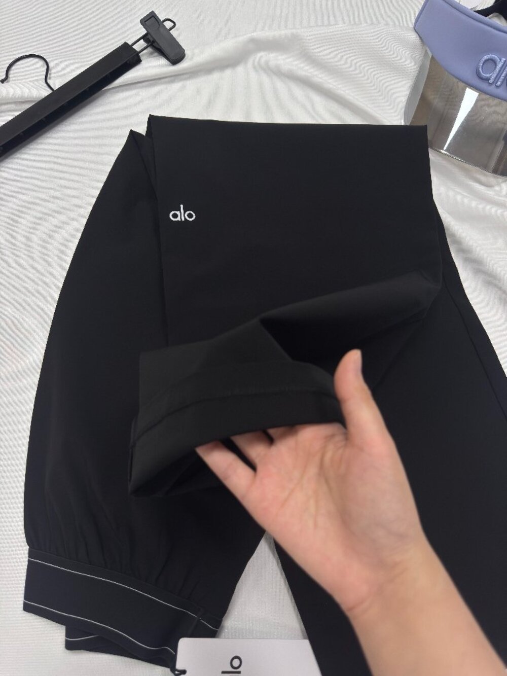 Clean Girl Essential🥳ALO Yoga Suit Up Trouser Black Wide Leg Pants🎈NWT - Picture 6 of 8